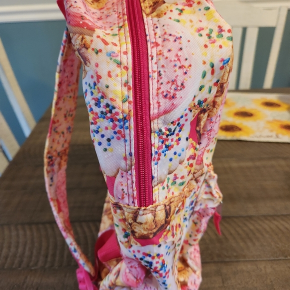 2010s backpack with sublimated pastry design and laptop sleeve - Picture 3 of 5